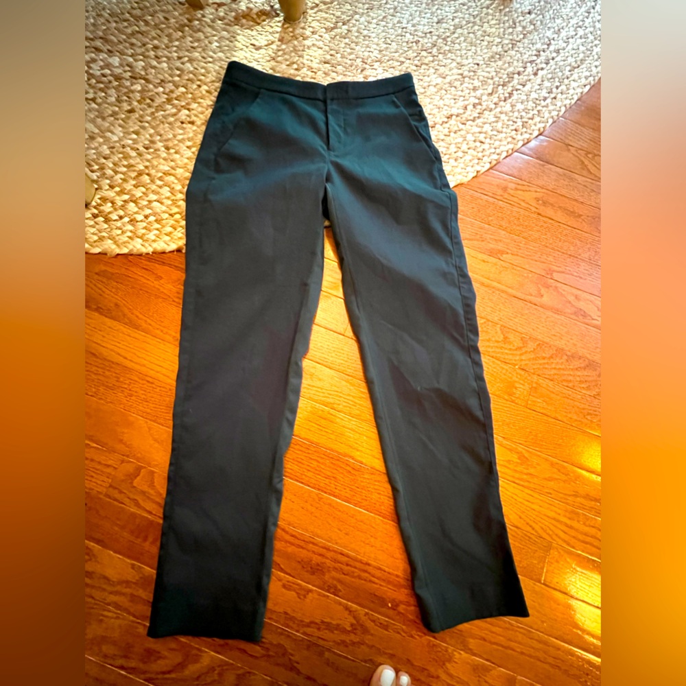 LULULEMON Deep Green Trousers size 4 like new 28” inseam ankle length